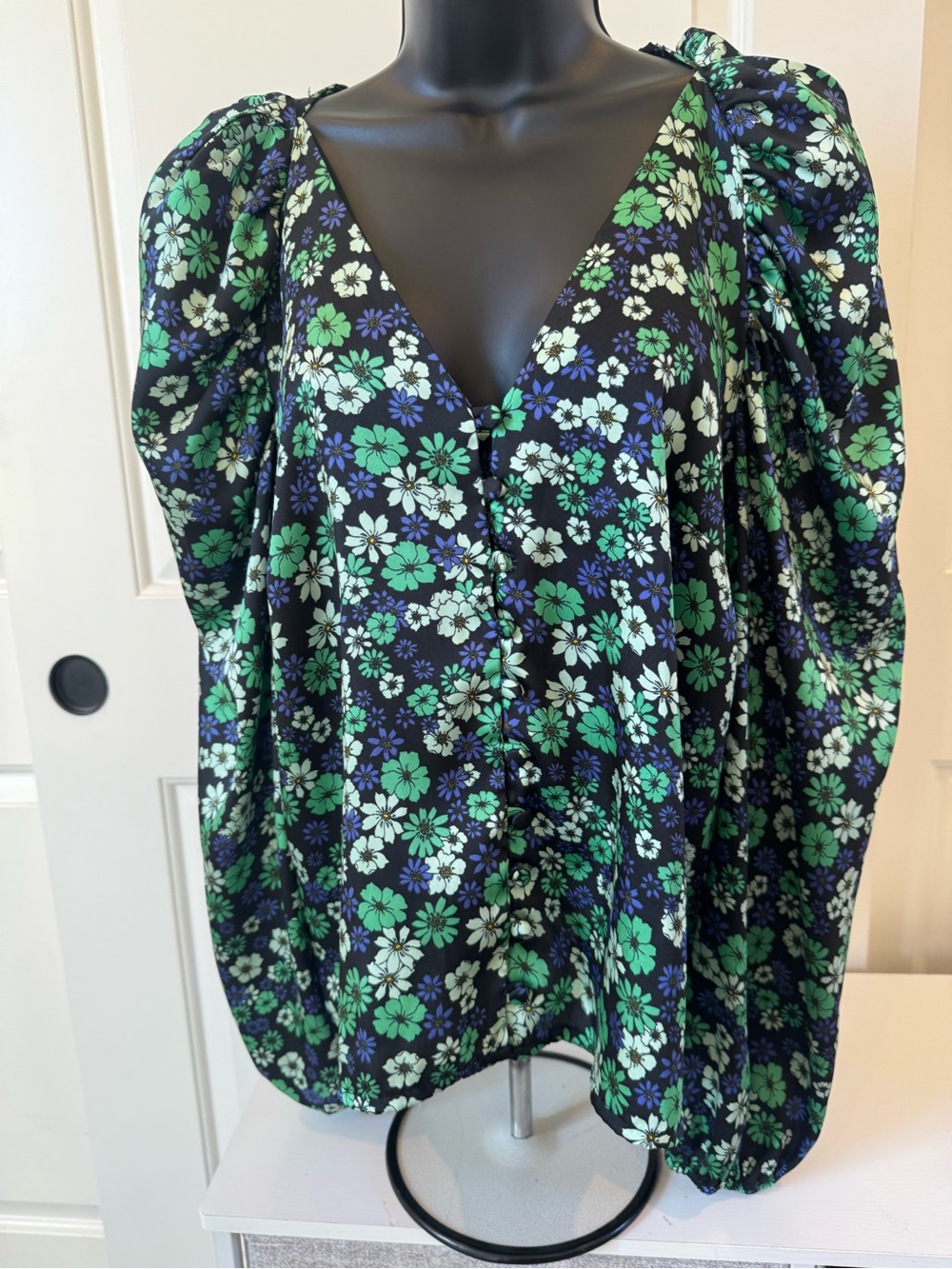 Topshop Black Floral V-Neck Puff-Sleeve Blouse